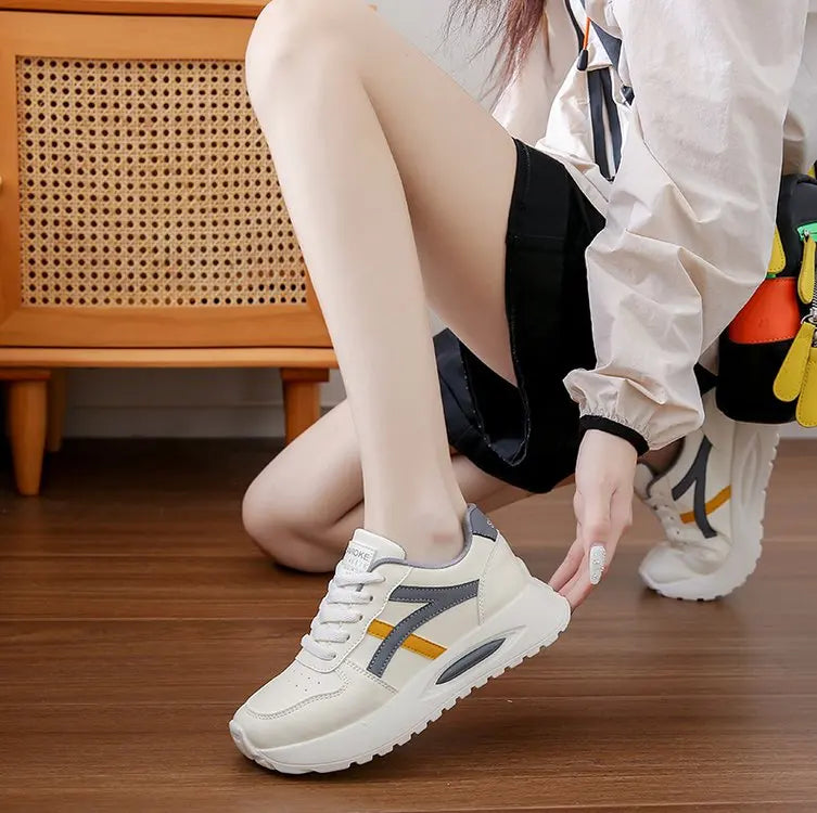 New sports shoes Women's White Sneakers Fashionable and Comfortable Sports Shoes Versatile Lightweight Casual Running Shoes