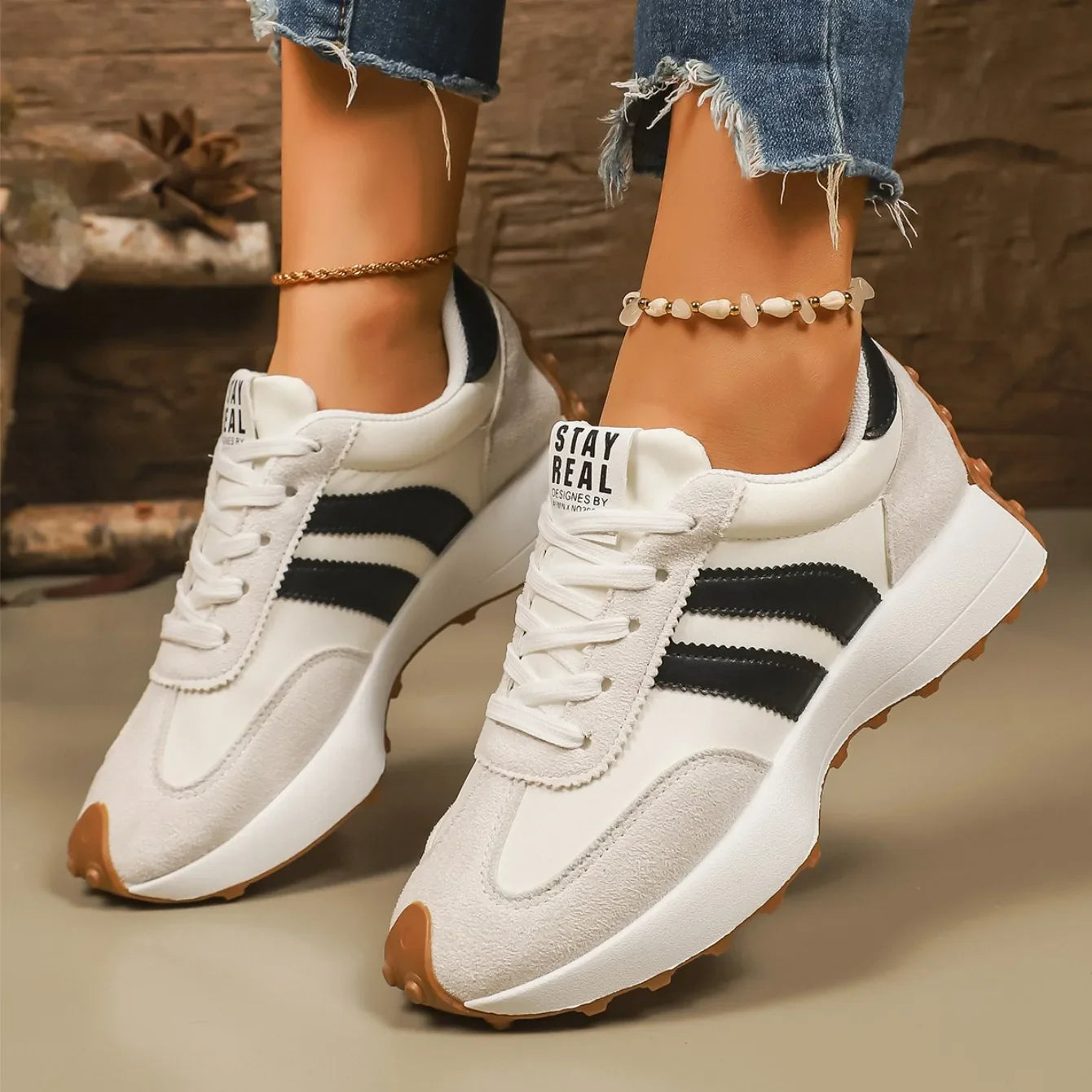 Designer Women Sneakers 2025 New Lightweight Soft Running Sneakers Women Thick Bottom Fashionable Sport Shoes Zapatos De Mujer