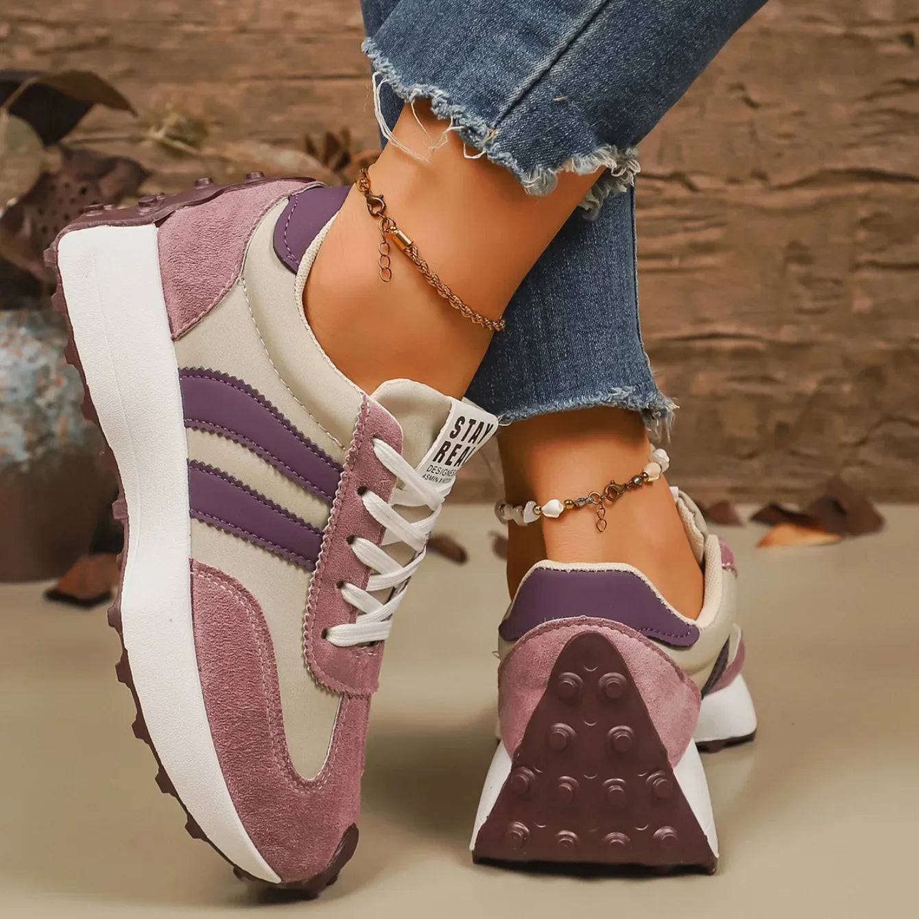 Designer Women Sneakers 2025 New Lightweight Soft Running Sneakers Women Thick Bottom Fashionable Sport Shoes Zapatos De Mujer