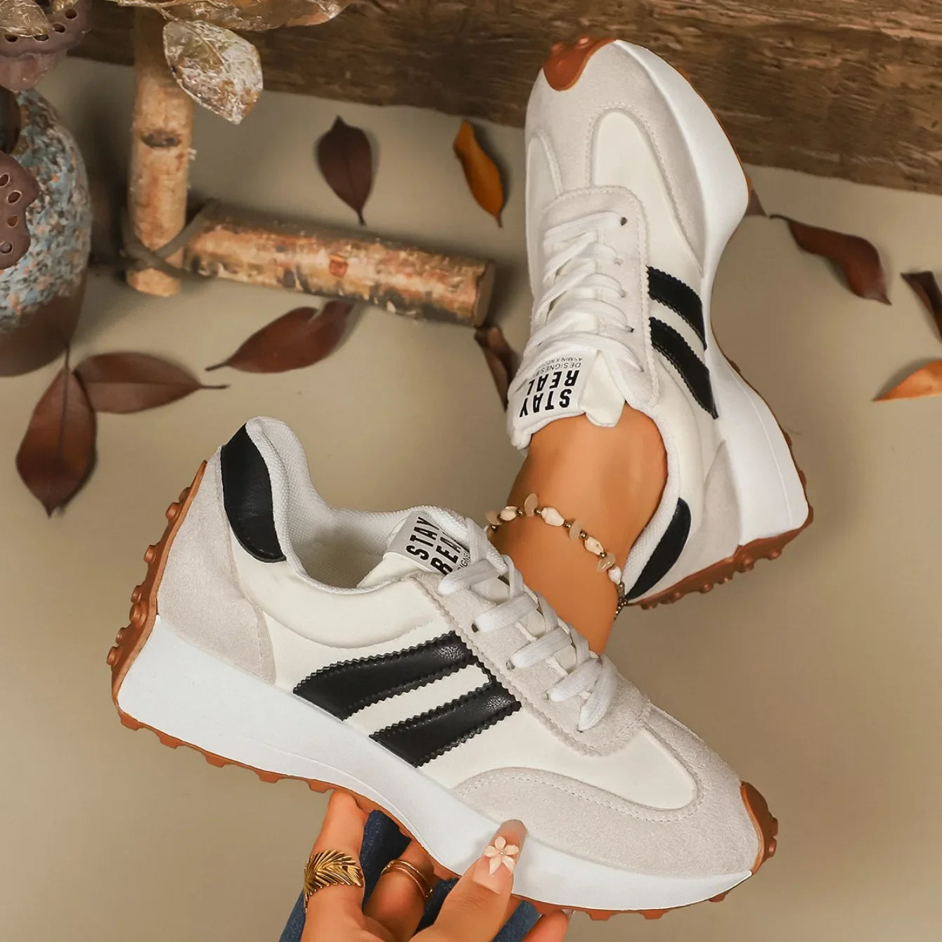 Designer Women Sneakers 2025 New Lightweight Soft Running Sneakers Women Thick Bottom Fashionable Sport Shoes Zapatos De Mujer