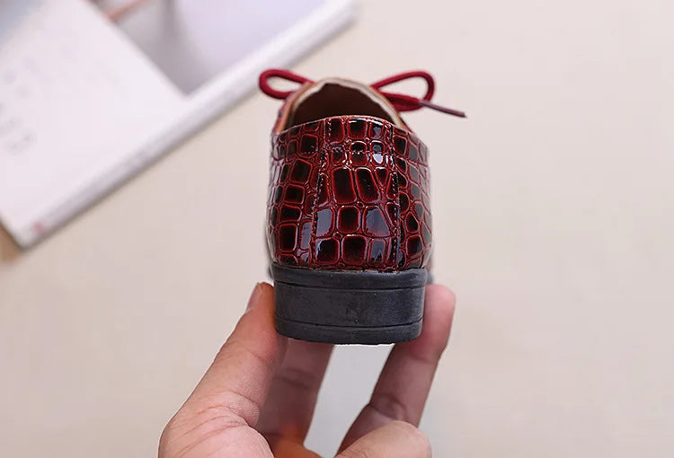 Children Boys Leather Shoes 2025 New Retro Fashion Lace Up Pointed Toe Dress Shoes Uniform Kids Oxford Performance Flats Shoes
