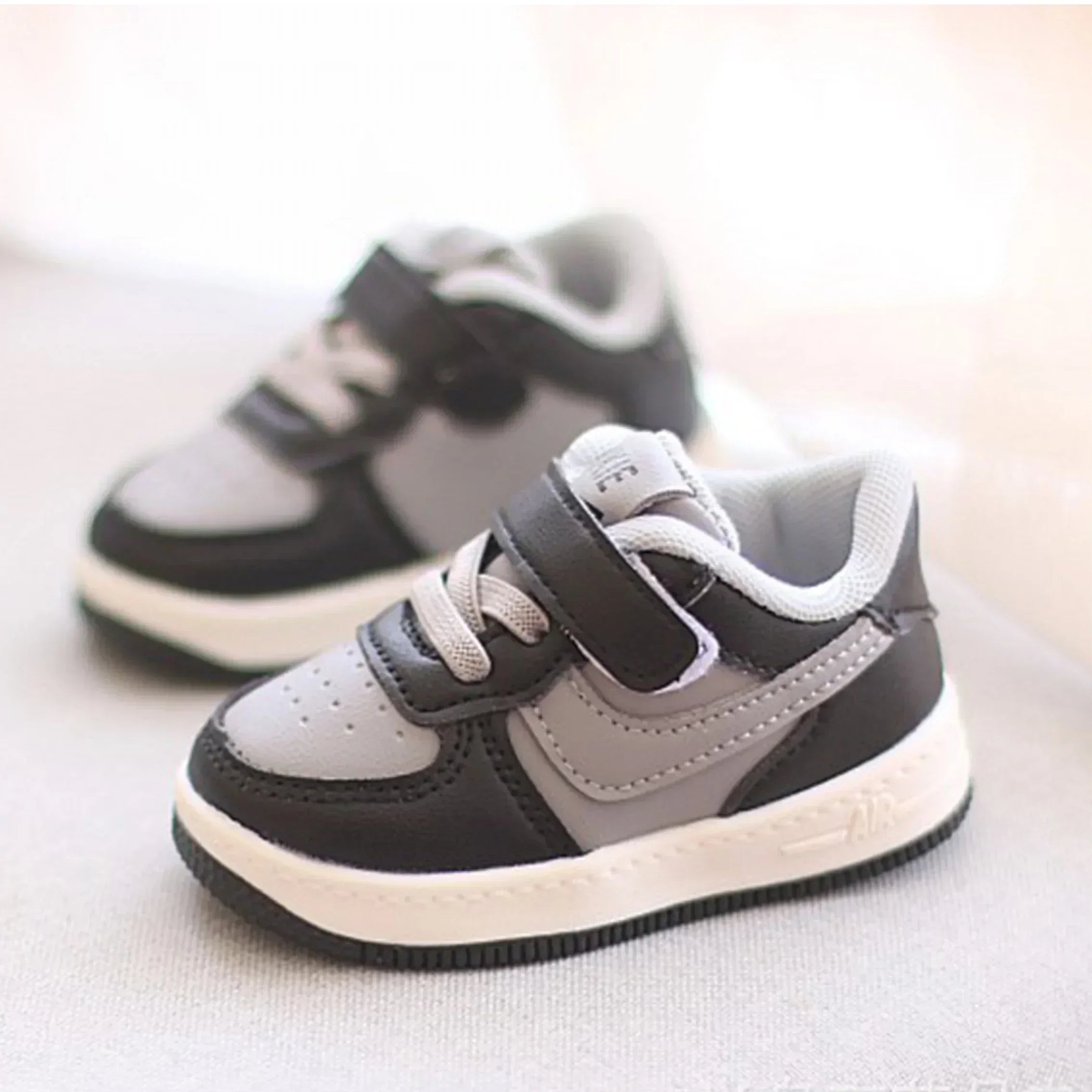 Children's Fashion Sneakers New Kids White Non-slip Casual Shoes Boys Girls Breathable Sneakers Toddler Outdoor Sports Shoes