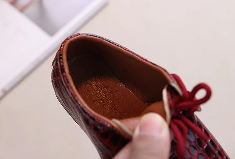 Children Boys Leather Shoes 2025 New Retro Fashion Lace Up Pointed Toe Dress Shoes Uniform Kids Oxford Performance Flats Shoes