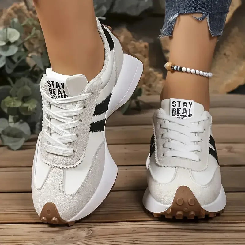 New Designer Sneakers Women Sport Shoes Sneakers Thick Bottom Casual Fashionable Sneakers Lightweight Soft Bottm Running Shoes