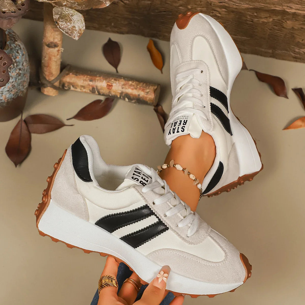 Designer Women Sneakers 2025 New Lightweight Soft Running Sneakers Women Thick Bottom Fashionable Sport Shoes Zapatos De Mujer