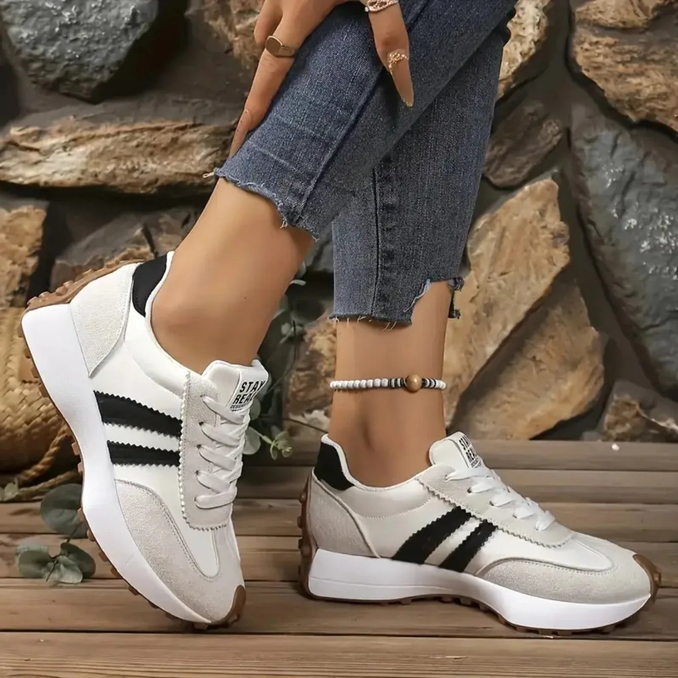New Designer Sneakers Women Sport Shoes Sneakers Thick Bottom Casual Fashionable Sneakers Lightweight Soft Bottm Running Shoes