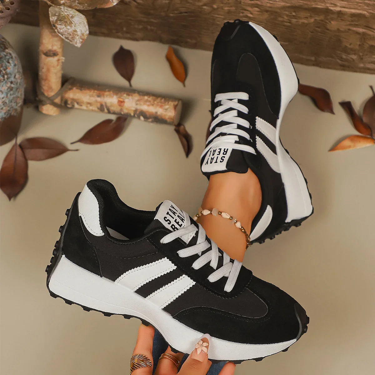 Designer Women Sneakers 2025 New Lightweight Soft Running Sneakers Women Thick Bottom Fashionable Sport Shoes Zapatos De Mujer