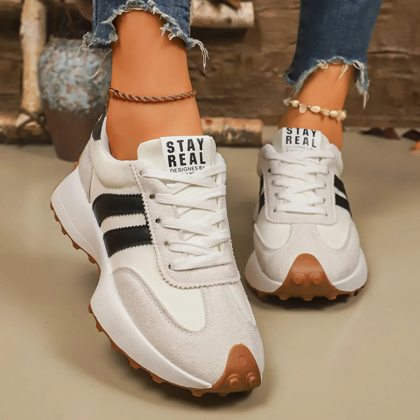 Designer Women Sneakers 2025 New Lightweight Soft Running Sneakers Women Thick Bottom Fashionable Sport Shoes Zapatos De Mujer