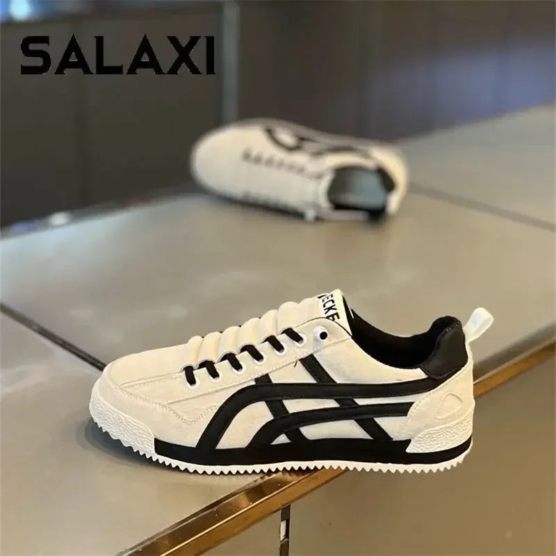 White Canvas Shoes Breathable Casual Shoes Korean Men Slip-on Couples Sneakers Comfortable Outdoor Sneakers Walking Flats Shoes (Available)