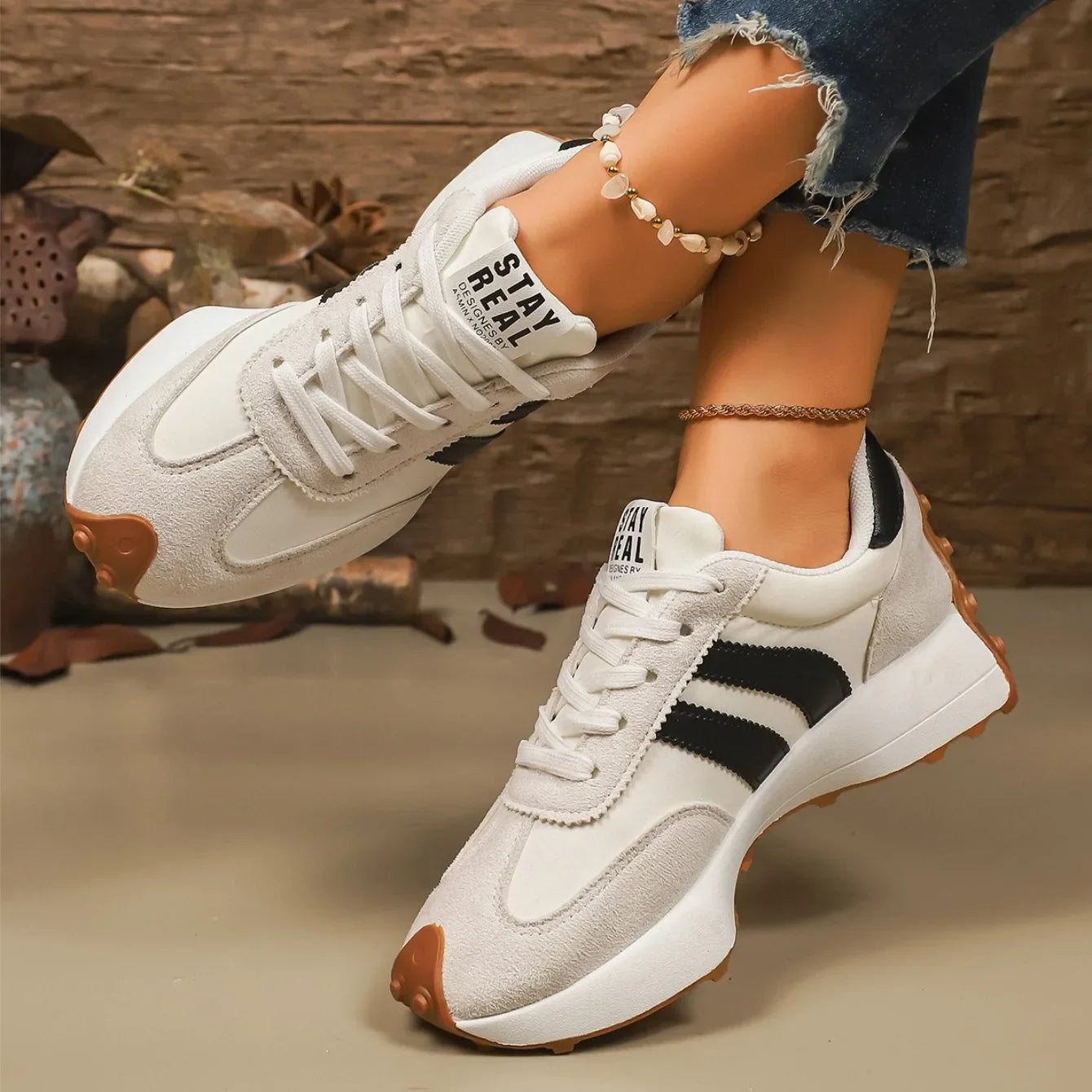 Designer Women Sneakers 2025 New Lightweight Soft Running Sneakers Women Thick Bottom Fashionable Sport Shoes Zapatos De Mujer