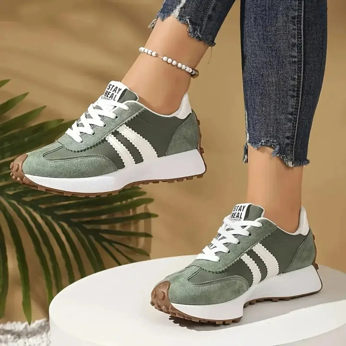 New Designer Sneakers Women Sport Shoes Sneakers Thick Bottom Casual Fashionable Sneakers Lightweight Soft Bottm Running Shoes