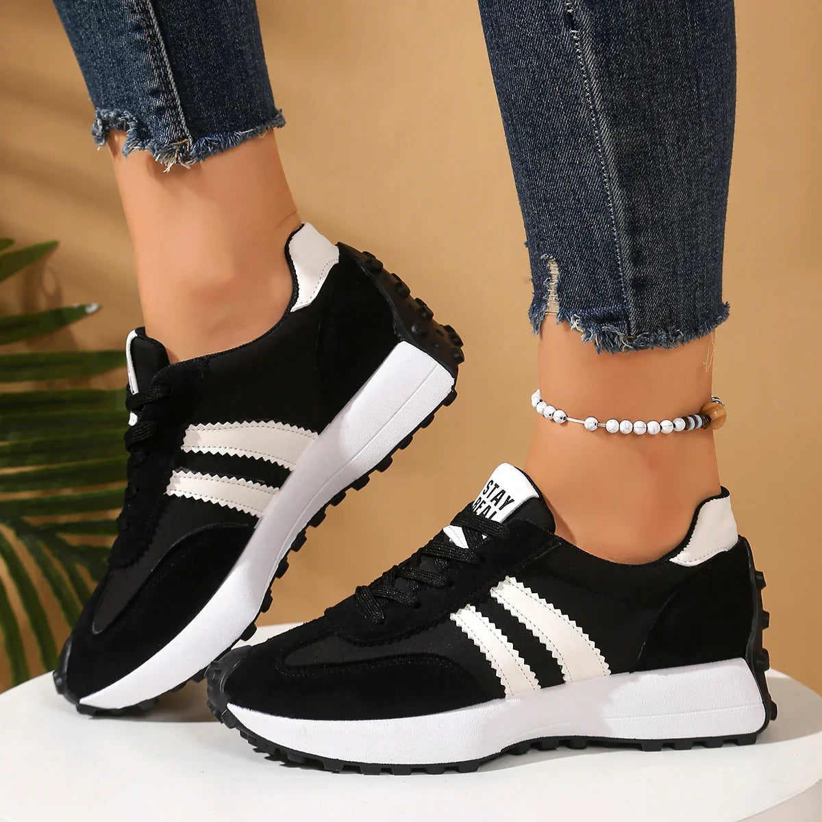 Women Sneakers Retro Casual Flat Bottom Round Toe Sports Shoes Spring Autumn New Style Versatile Fashionable Designer Shoes