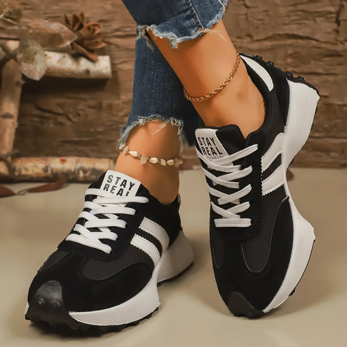 Designer Women Sneakers 2025 New Lightweight Soft Running Sneakers Women Thick Bottom Fashionable Sport Shoes Zapatos De Mujer