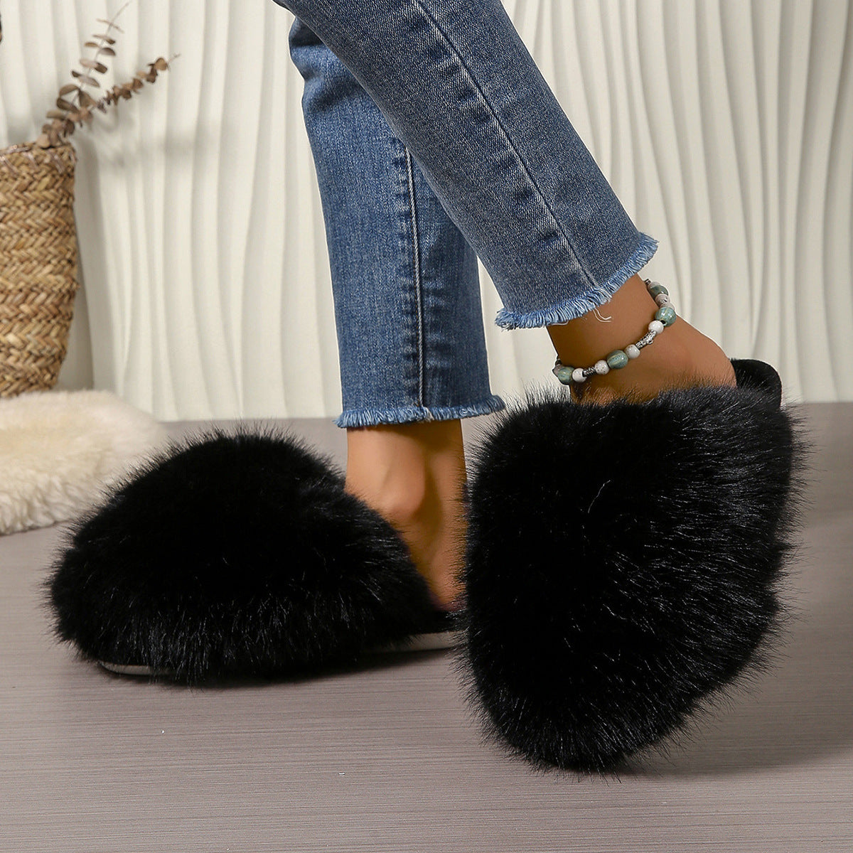 Women's Plus-size Solid Color Fluffy Big Furry Slippers